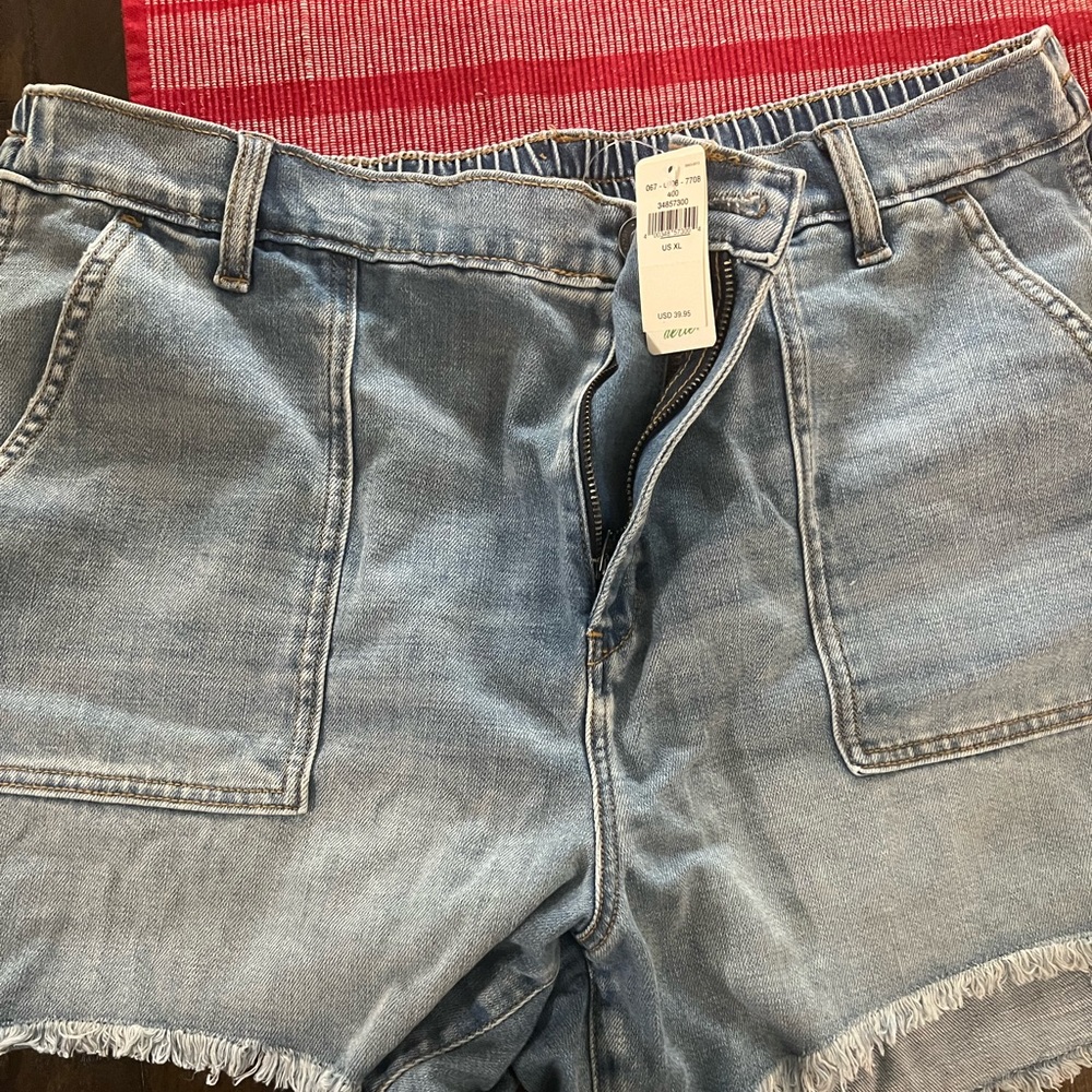 New with tags size L Aerie shorts